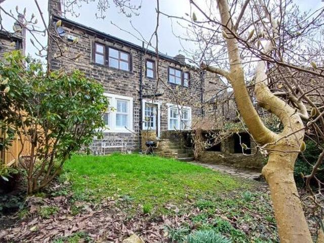 House for sale in Huddersfield, West Yorkshire