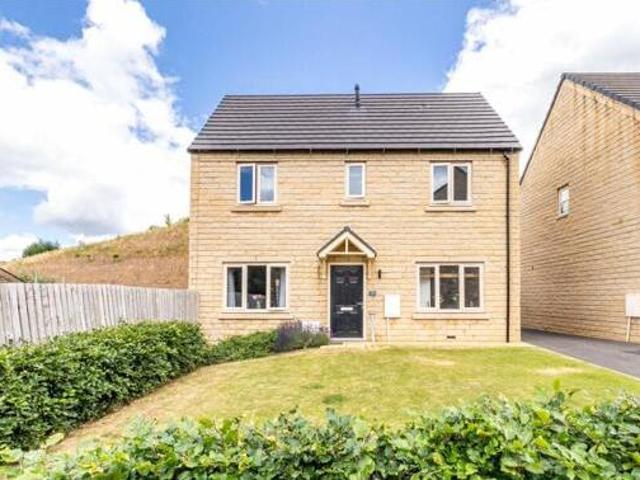 House for sale in Huddersfield, West Yorkshire