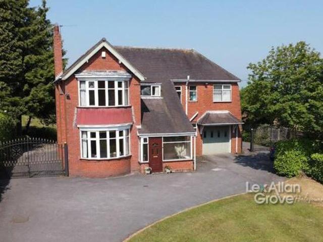 House for sale in Halesowen, West Midlands