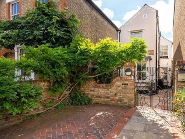 House for sale in Kingston Upon Thames, Greater London