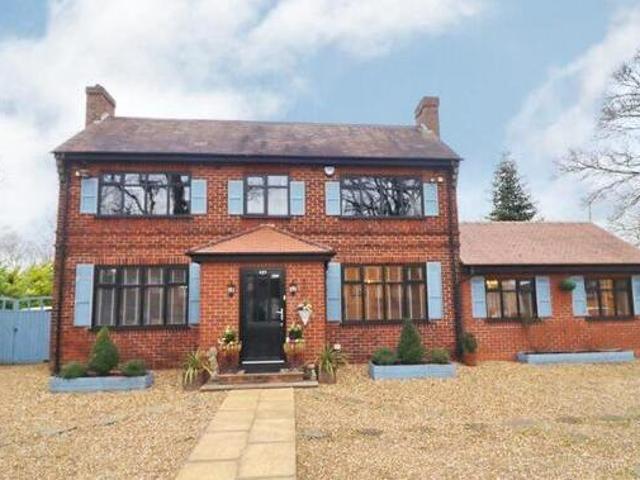 House for sale in Leigh