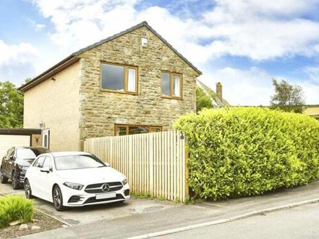 House for sale in Huddersfield, West Yorkshire