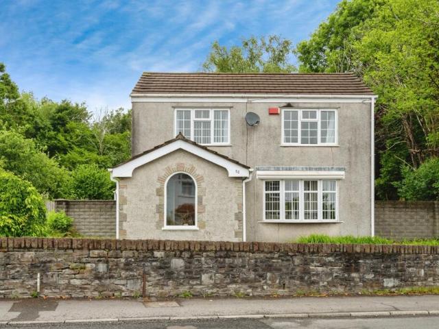 Farm for sale in Cwmrhydyceirw