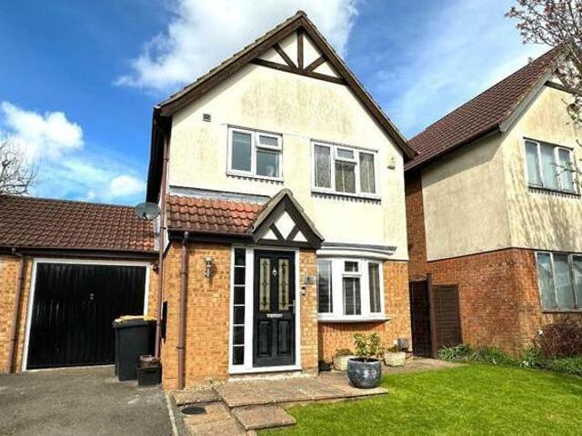 House for sale in Luton