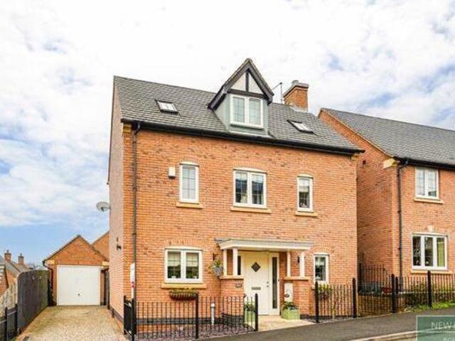 House for sale in Froggatt, East Midlands