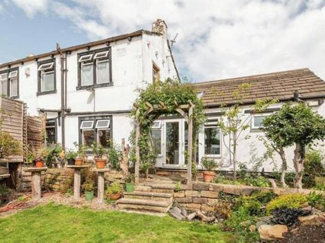 House for sale in Norristhorpe, West Yorkshire