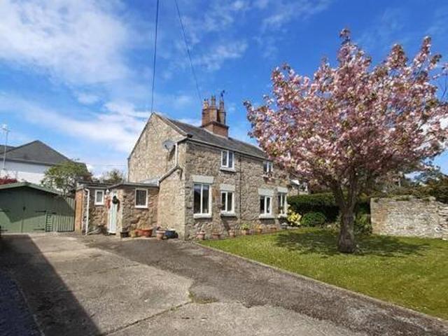 House for sale in Mold