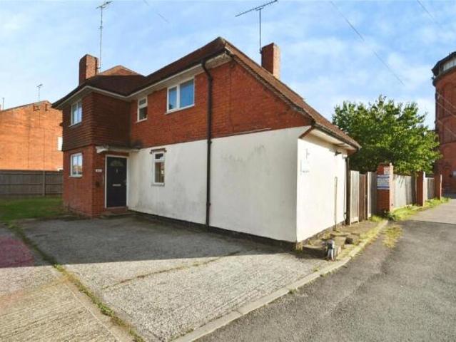 Farm for sale in Tilehurst, Reading