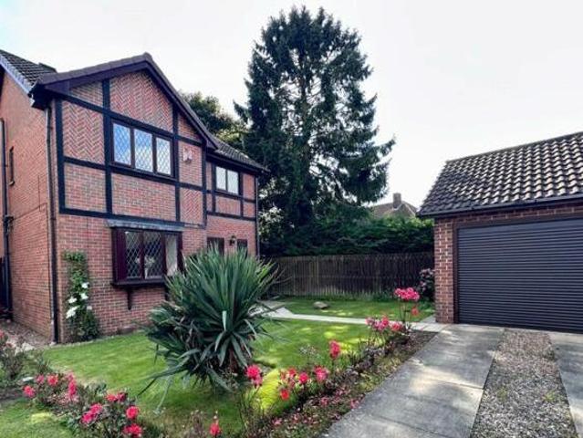 House for sale in West Chevin, Guiseley
