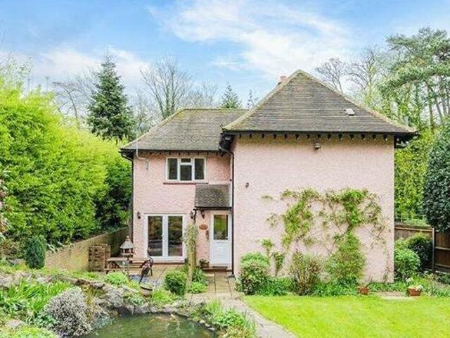 House for sale in Oxted, Hillview