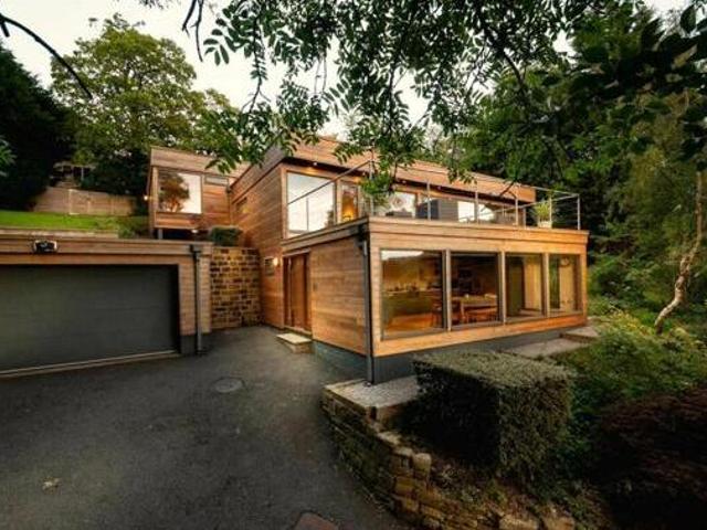 House for sale in Huddersfield, Kirklees