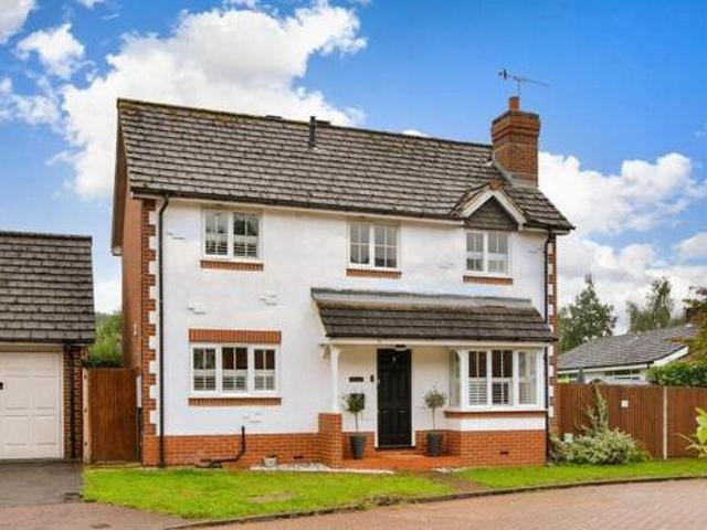 House for sale in Woodhatch, Red Hill