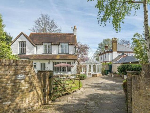 House for sale in Shepperton, Spelthorne