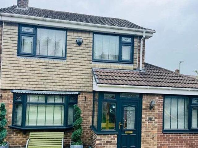 House for sale in Simmondley, Charlesworth