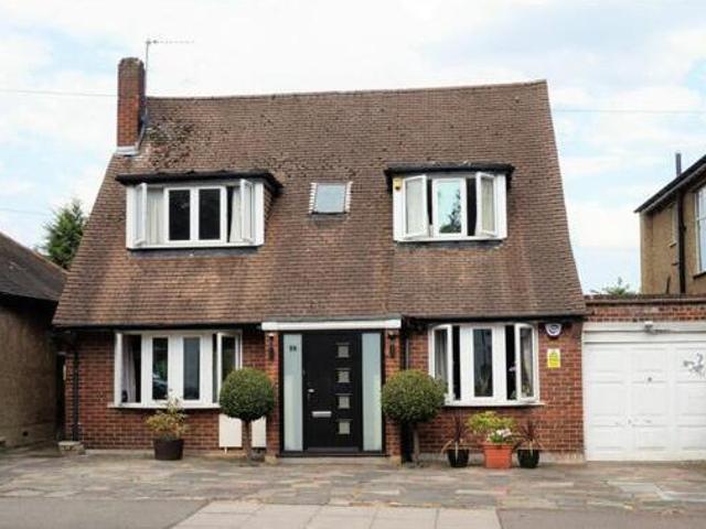 House for sale in Little Stanmore, Greater London