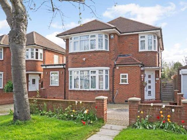 House for sale in Little Stanmore, Greater London