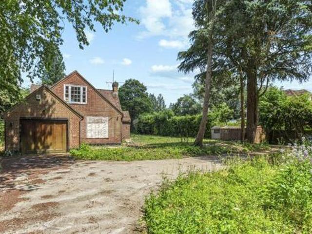 House for sale in Little Stanmore, Greater London