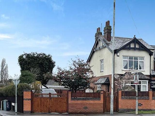 House for sale in Wood End, Park Village