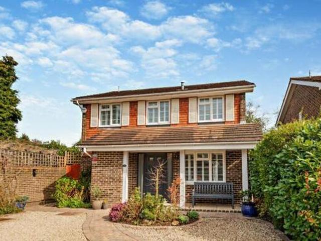 House for sale in Heol-las, Surrey