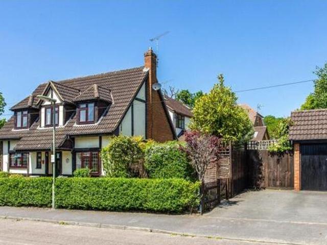 House for sale in Heol-las, Surrey