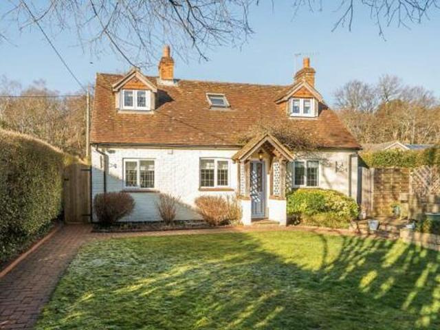 House for sale in Heol-las, Surrey