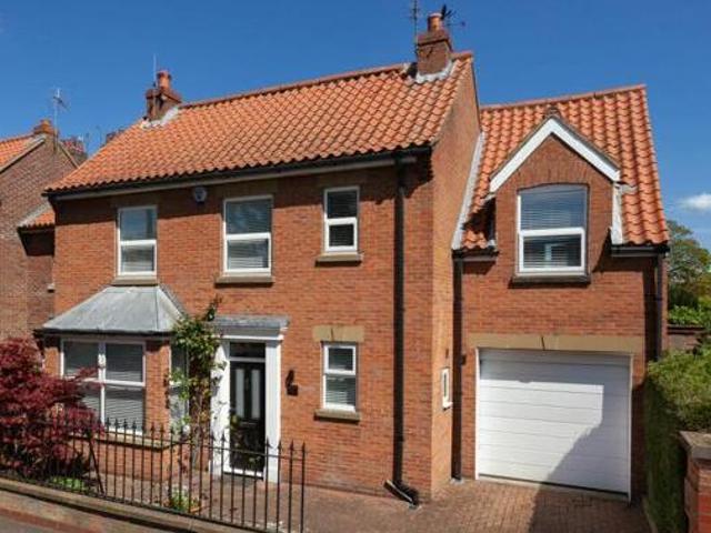 House for sale in High Field, York