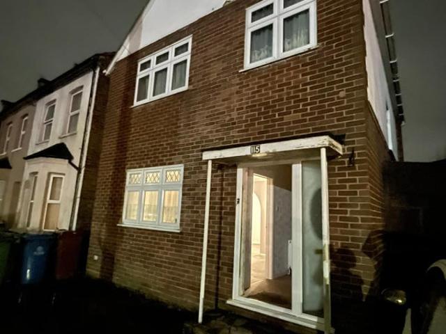 House for rent in Lane, Greater London
