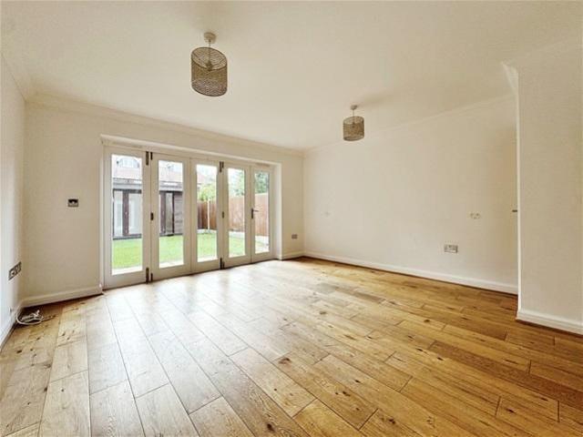 House for rent in Hatching Green, Five Acres