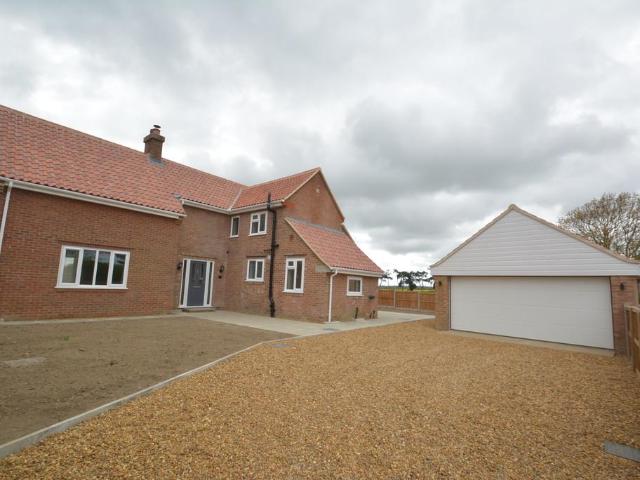 House for rent in Burgh St Peter, Norfolk