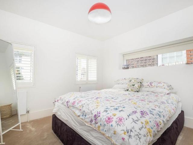 House for rent in London Borough of Merton, Raynes Park