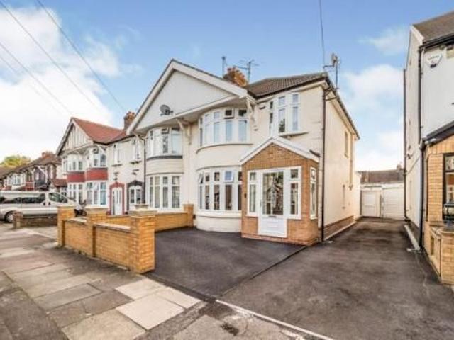 House for rent in Loxford, Greater London