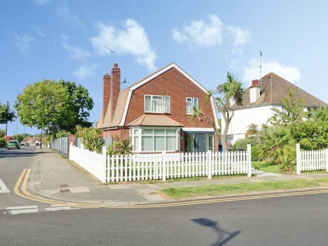 House for rent in Alton Barnes, Essex
