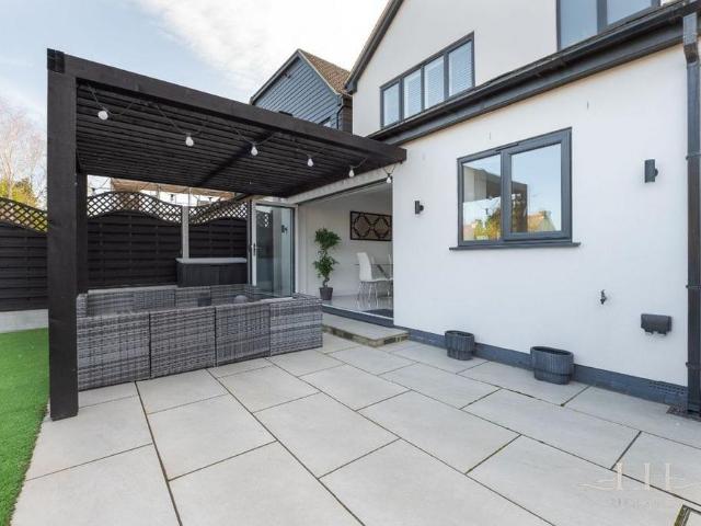 House for rent in Navestock Side, Essex