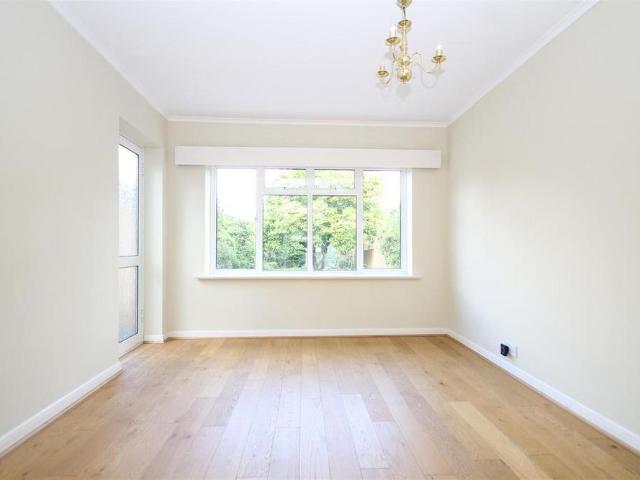 House for rent in Pachesham Park, Surrey