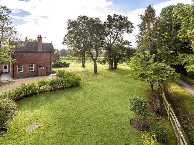 House for rent in Heol-las, Surrey