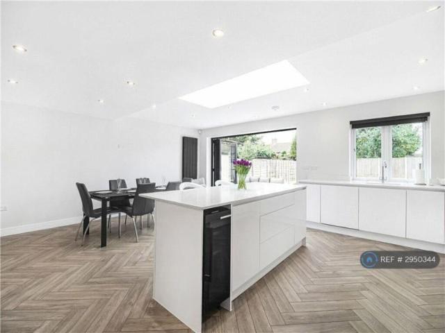 House for rent in Chattern Hill, Lower Halliford