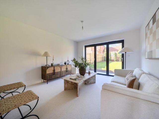 House for rent in Littlecote, West Sussex