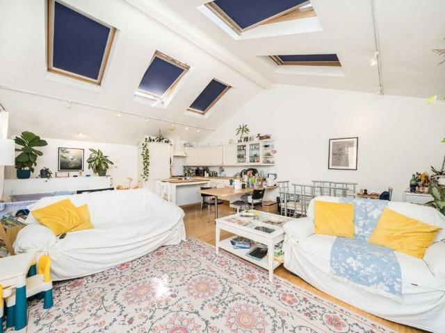 House for rent in Earlsfield, Greater London