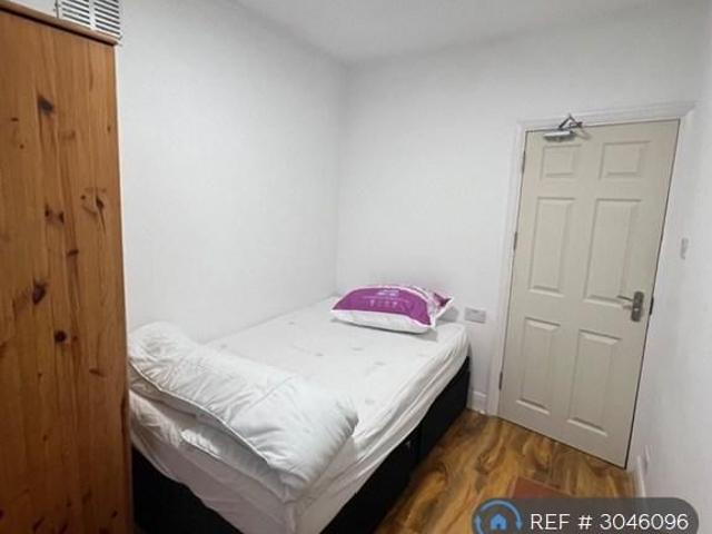 House for rent in London Borough of Hounslow, Greater London