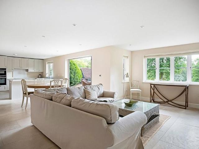 House for rent in Kingsley Green, Littlecote