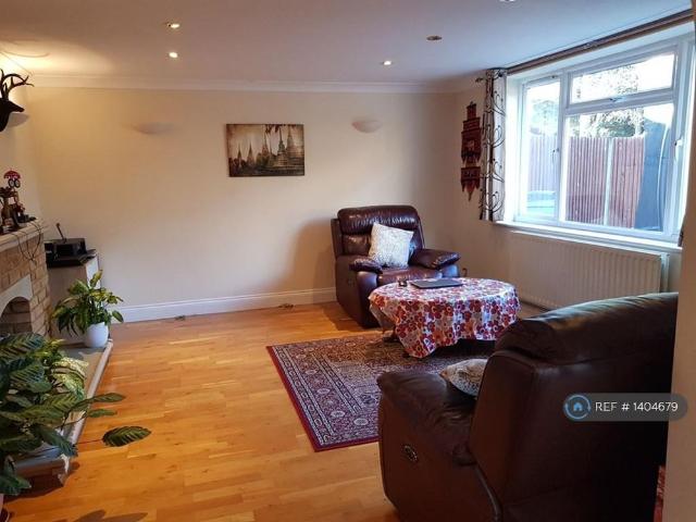 House for rent in Birch Green, Lower Halliford