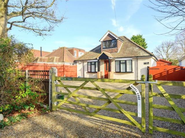 House for rent in Heol-las, Surrey