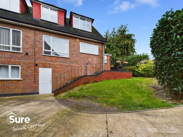 House for rent in Moorend, Pouchen End