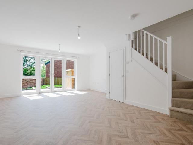 House for rent in Perryfields, West Sussex