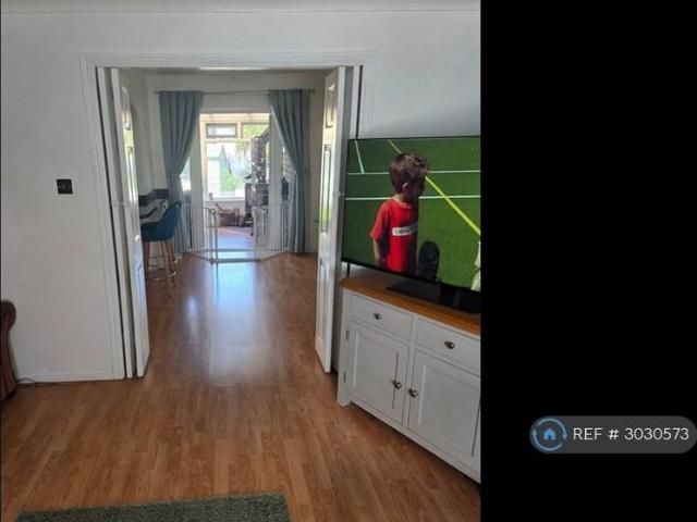 House for rent in Dixons Green, West Midlands