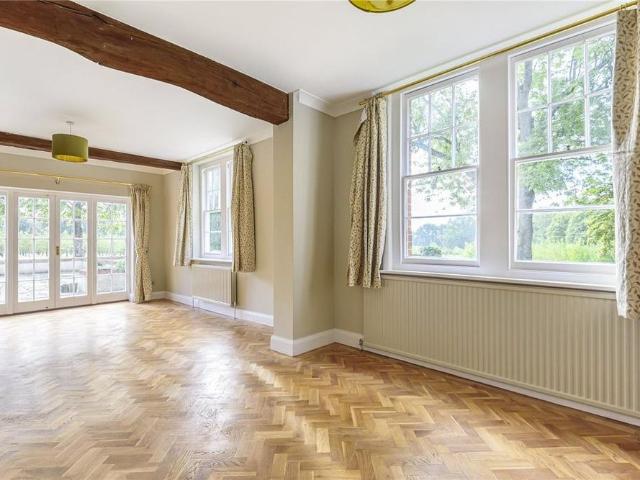 House for rent in Heol-las, Surrey