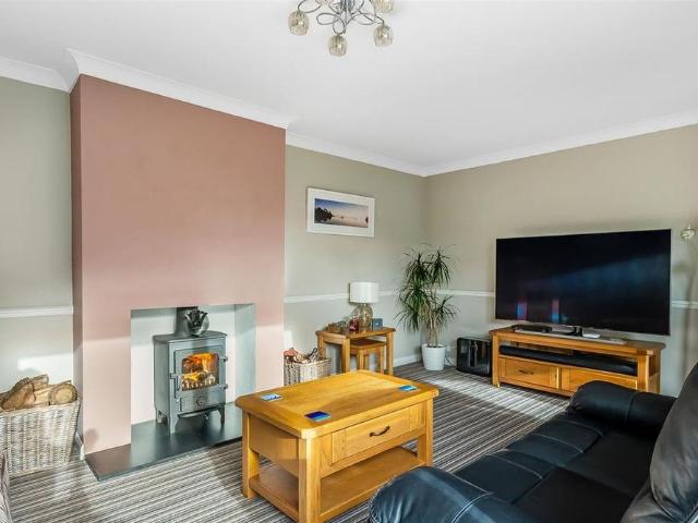House for rent in Oxted, Hillview
