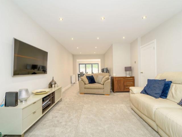 House for rent in Chattern Hill, Lower Halliford