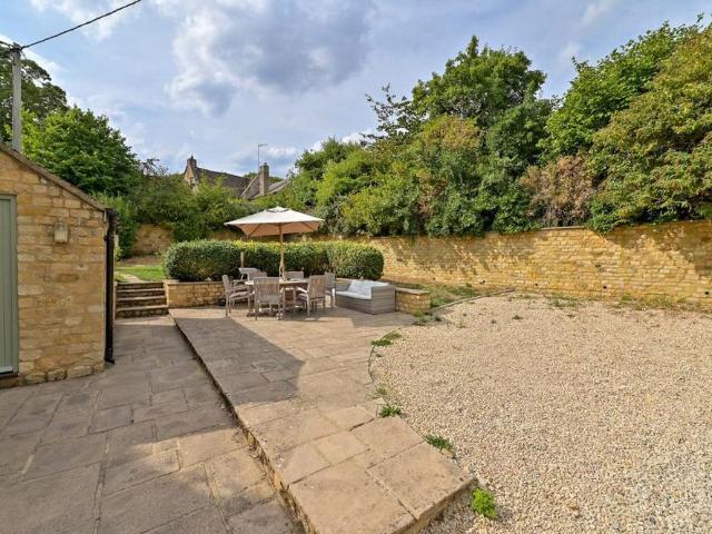 House for rent in Salford, Black Bourton