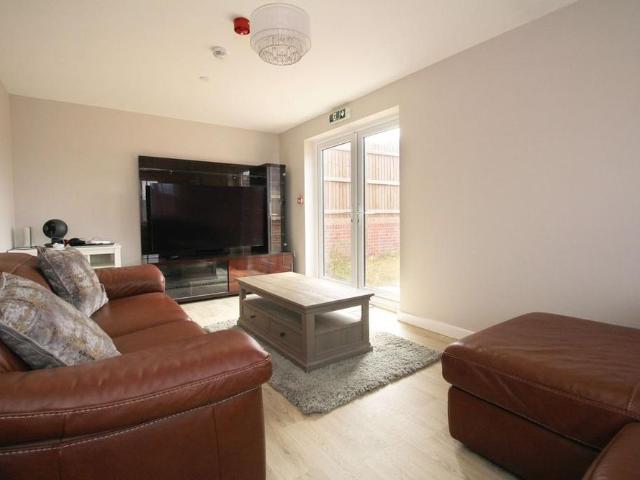 House for rent in Bryncae, Wales
